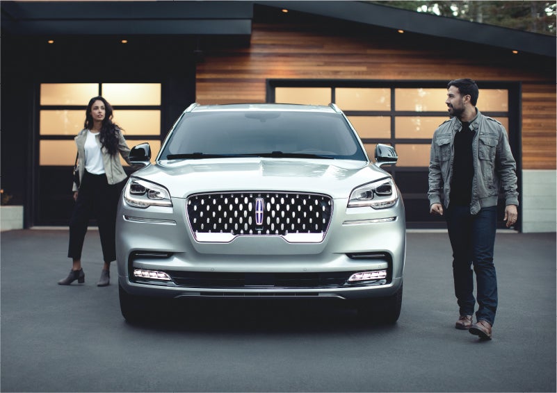 The sparkling grille of the 2023 Lincoln Aviator® Grand Touring model | Magic City Lincoln in Roanoke VA