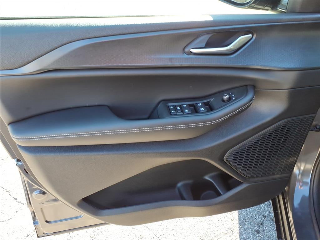 2025 Jeep Grand Cherokee Base