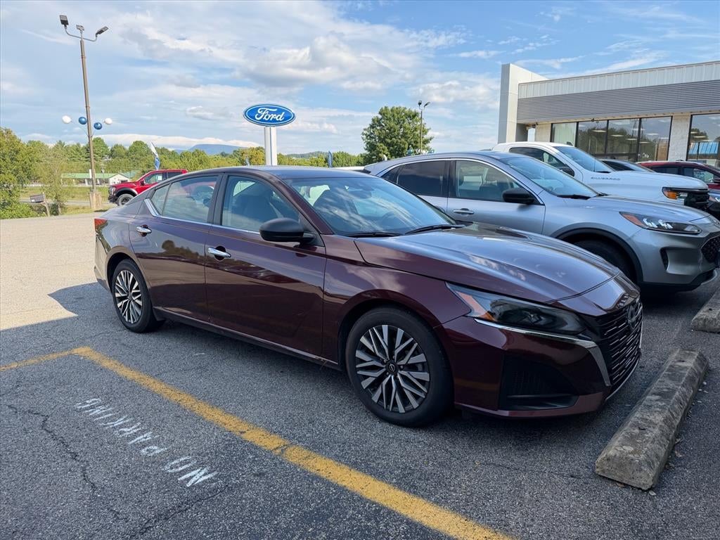 2025 Nissan Altima Base
