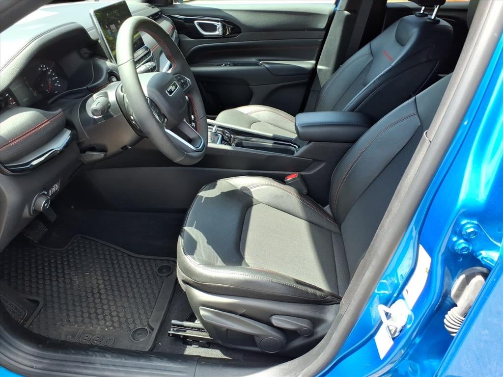 2025 Jeep Compass Base