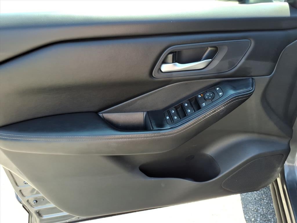 2025 Nissan Rogue Base