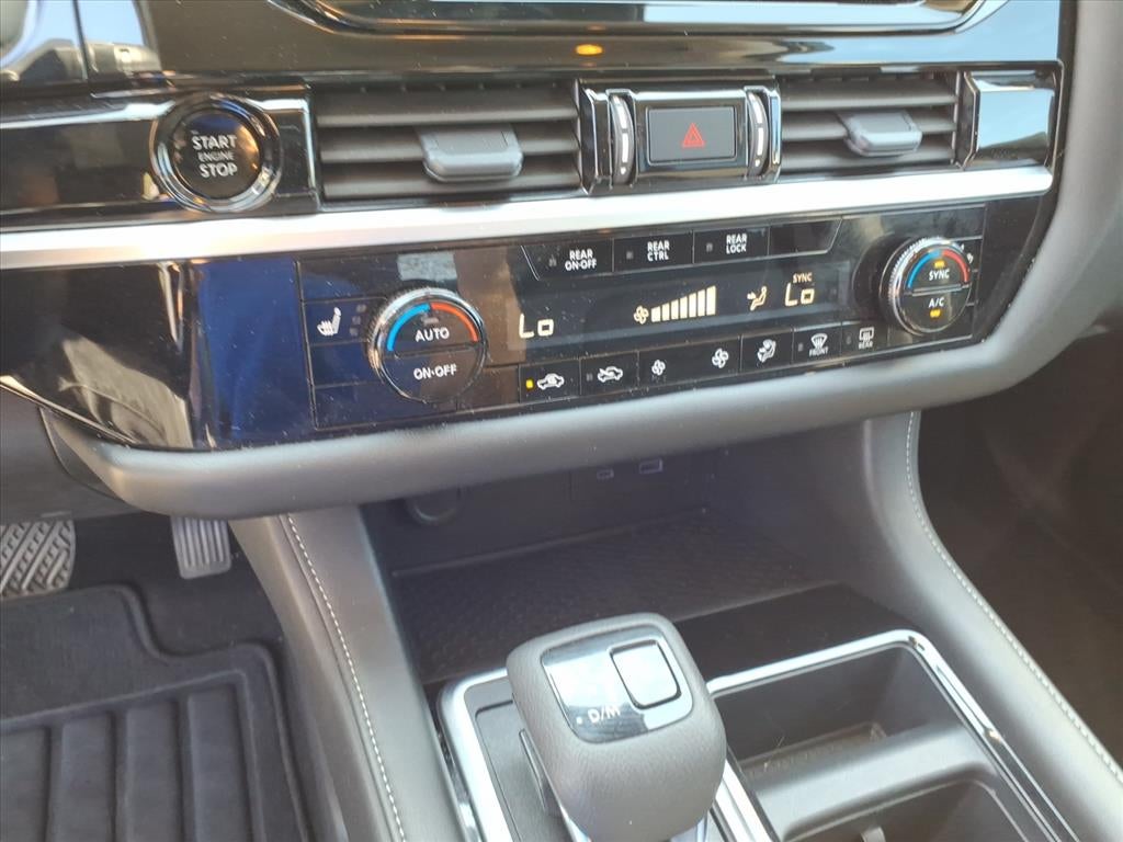 2025 Nissan Pathfinder SV