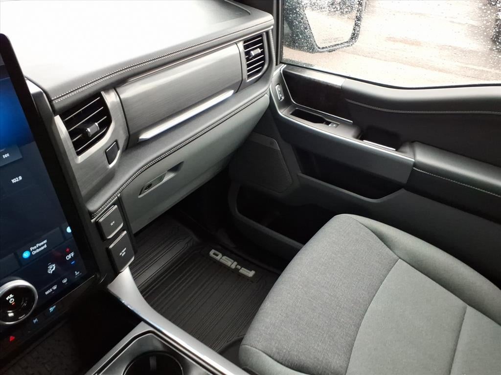 2024 Ford F-150 Lightning Flash