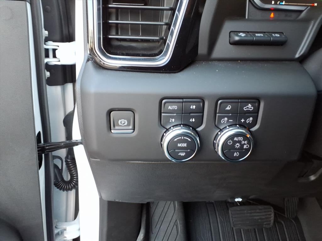 2024 GMC Sierra 2500HD 4WD Crew Cab Standard Bed Denali