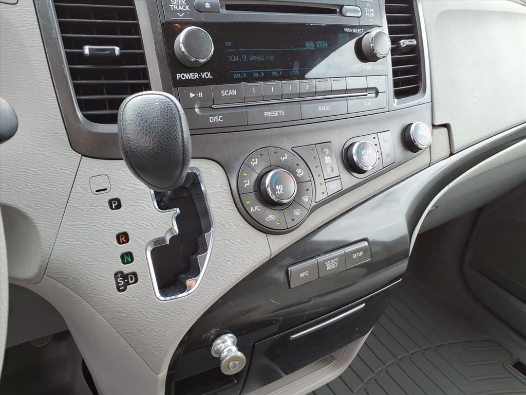 2011 Toyota Sienna LE V6