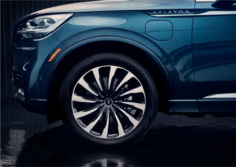 The 2023 Lincoln Aviator® Black Label Grand Touring model with unique 12-spoke wheel | Magic City Lincoln in Roanoke VA