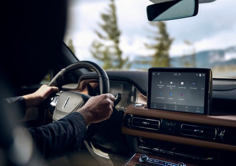 The center touch screen in a 2024 Lincoln Aviator® SUV is shown | Magic City Lincoln in Roanoke VA