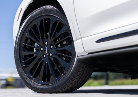 The stylish blacked-out 20-inch wheels from the available Jet Appearance Package are shown. | Magic City Lincoln in Roanoke VA