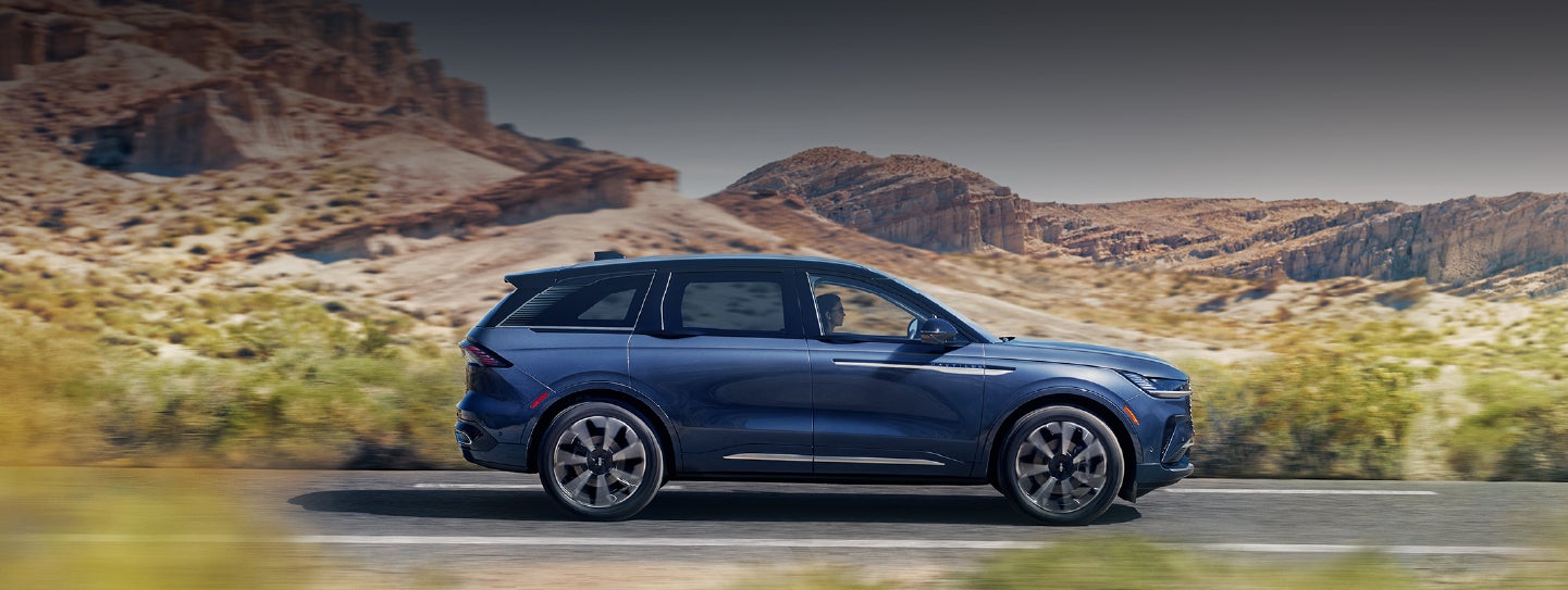 A 2024 Lincoln Nautilus® SUV is being driven in a desert setting. | Magic City Lincoln in Roanoke VA