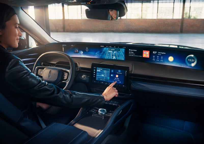 The driver of a 2024 Lincoln Nautilus® SUV interacts with the center touchscreen. | Magic City Lincoln in Roanoke VA