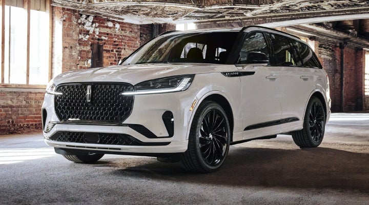 A 2026 Lincoln Aviator® SUV is shown with the available Jet Appearance Package. | Magic City Lincoln in Roanoke VA