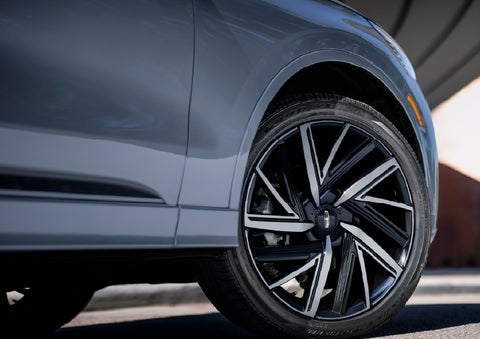 The wheel of the 2027 Lincoln Aviator® Black Label™ SUV is shown slightly angled out. | Magic City Lincoln in Roanoke VA
